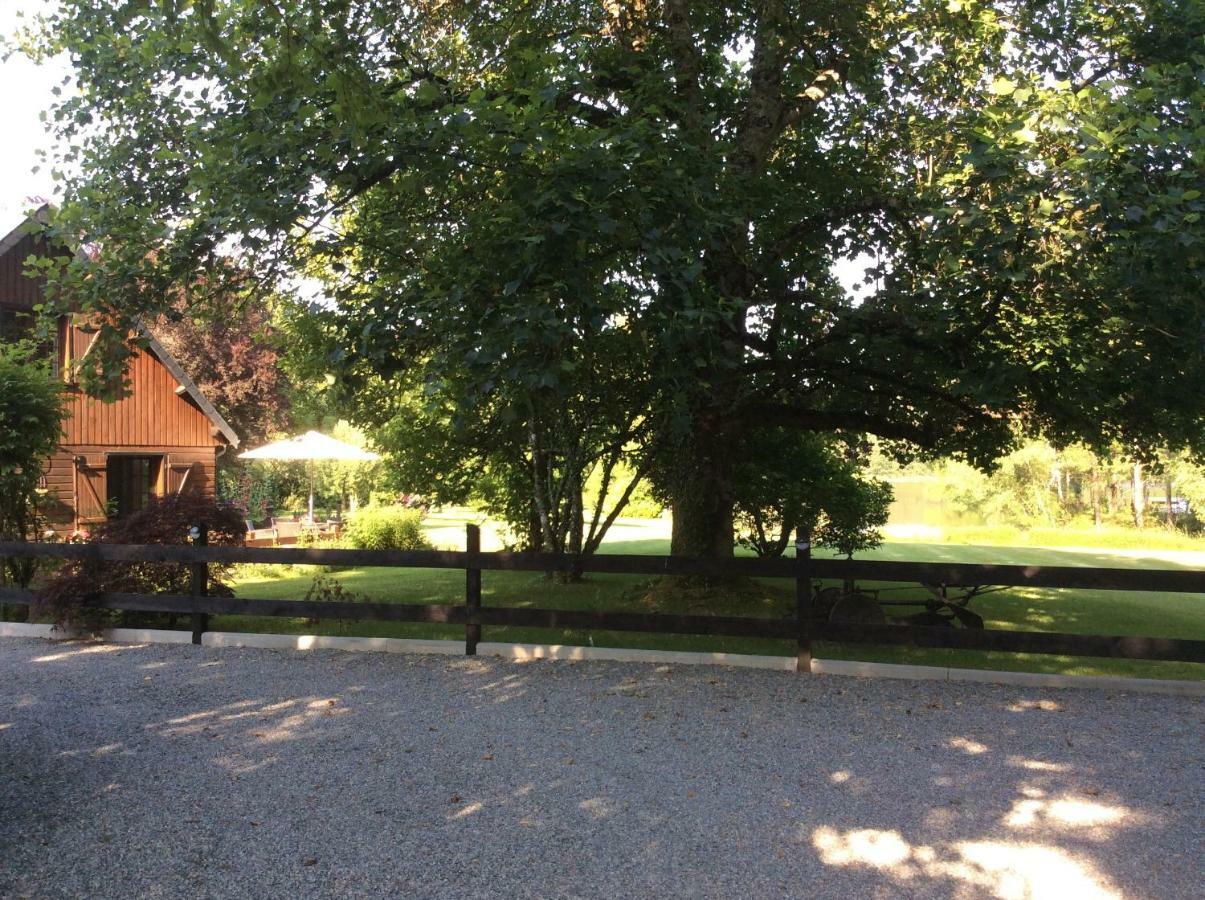 Spruce Lake Sauviat-sur-Vige Exterior photo